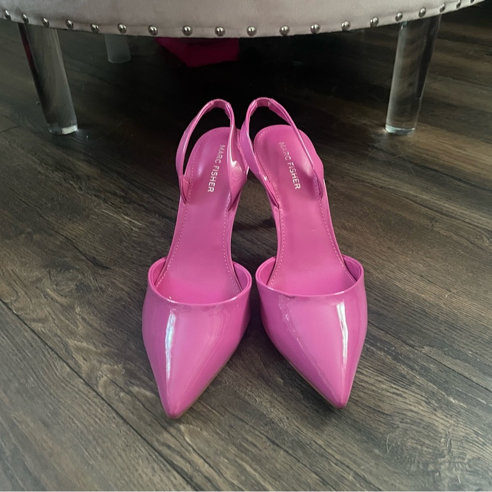 Marc Jacobs Pink pointed heel with back strap